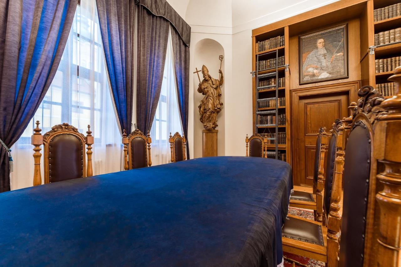 Nove Adalbertinum Χράντεκ Κράλοβε Εξωτερικό φωτογραφία